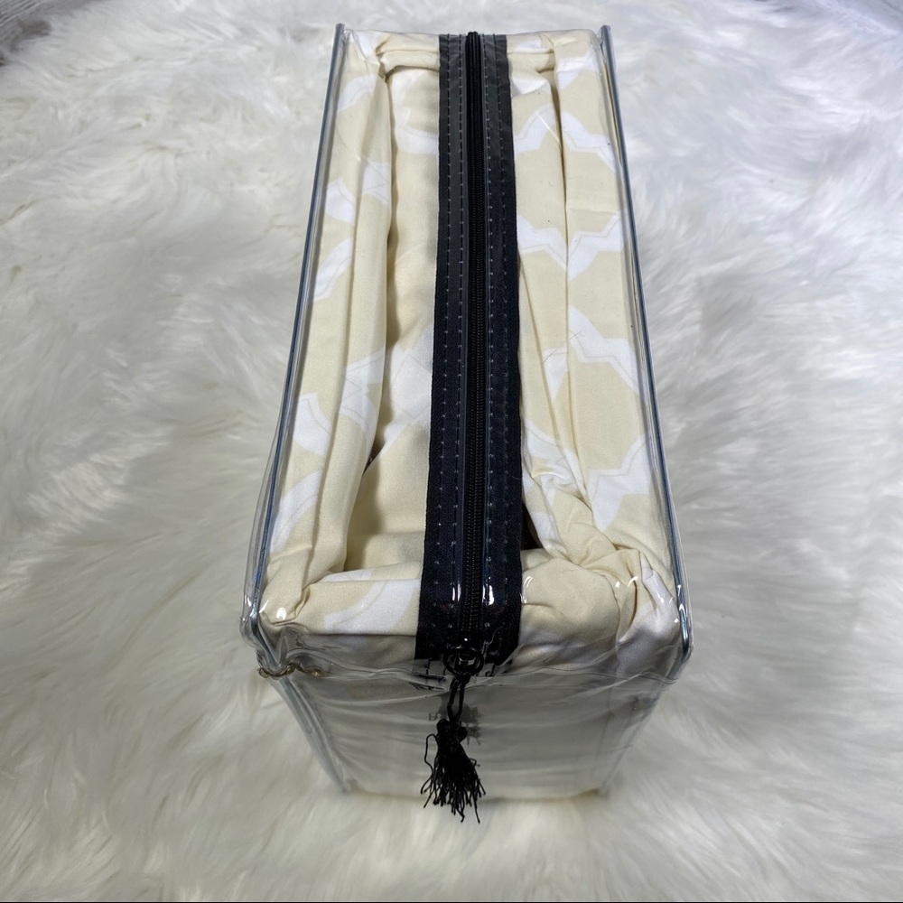 ✨SOLD-OUT✨Queen 4pc French Vanilla Arabesque Bedsheets - Picture 3 of 5